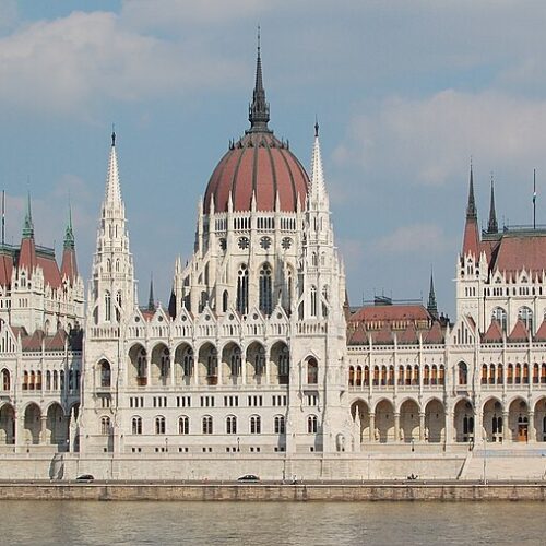 Parlament w Budapeszcie nad Dunajem