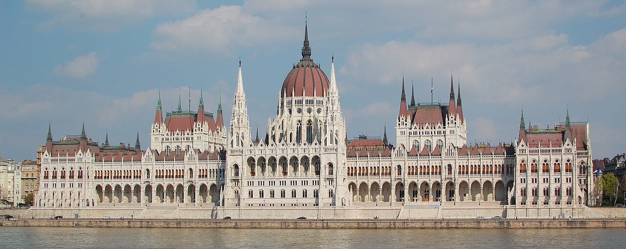 Parlament w Budapeszcie nad Dunajem